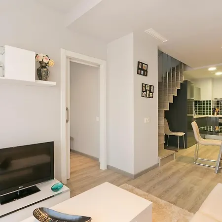 Estupendo Penthouse 2 , 1 Bano Wifi * Málaga
